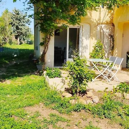 Offrez-Vous Un Sejour Dans Notre Gite A Entressen Une Grande Piscine Pour Se Rafraichir ,Un Espace De Jeux Pour Enfants Pour Des Heures De Divertissement Un Terrain De Petanque Pour Des Parties Endiablees Экстерьер фото