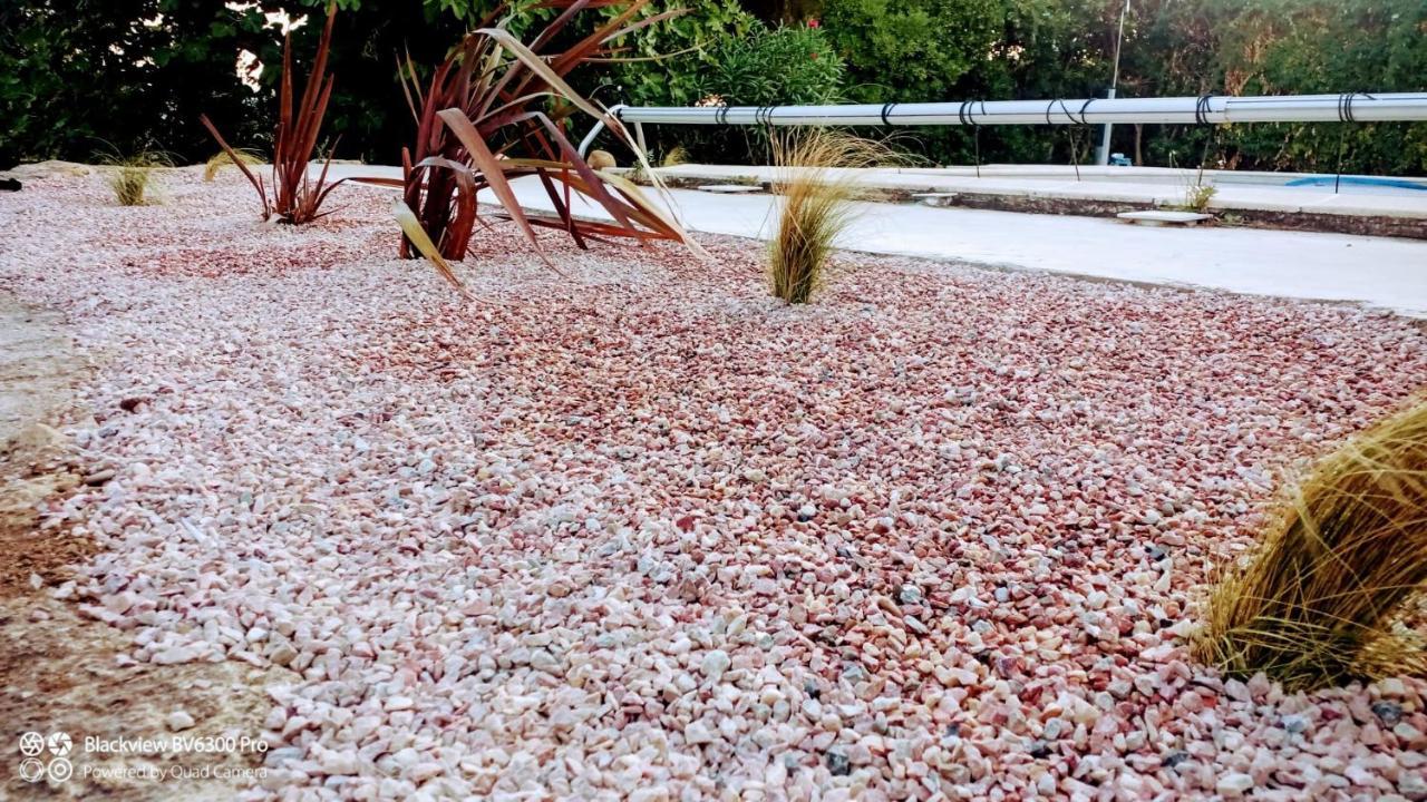 Offrez-Vous Un Sejour Dans Notre Gite A Entressen Une Grande Piscine Pour Se Rafraichir ,Un Espace De Jeux Pour Enfants Pour Des Heures De Divertissement Un Terrain De Petanque Pour Des Parties Endiablees Экстерьер фото
